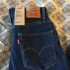 NWT Levi’s 711 skinny jeans